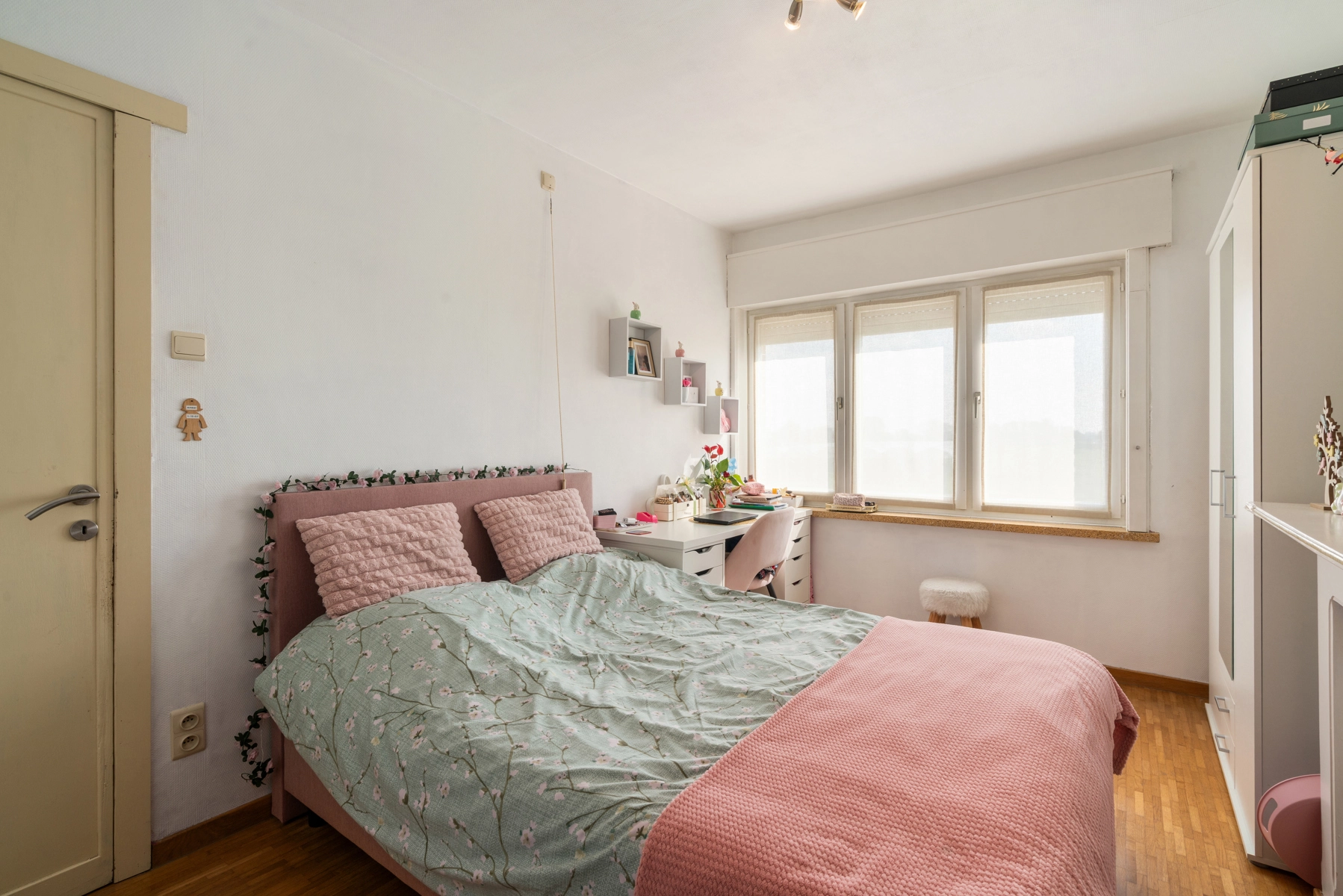 19ab1a463bb849bb88b40c85b380748e photo