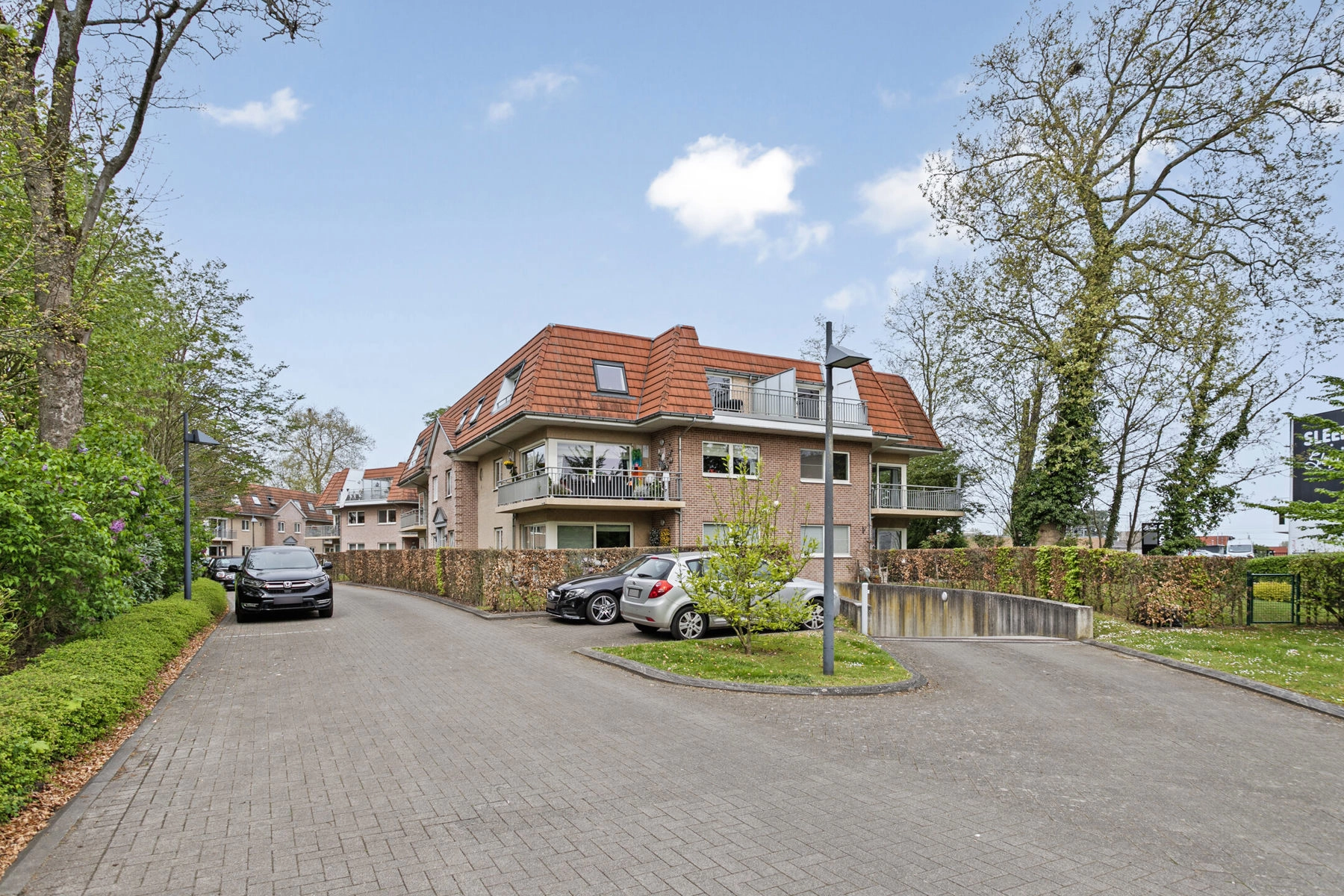 12b1b24e4b4643799d7c36dad7222b8d photo