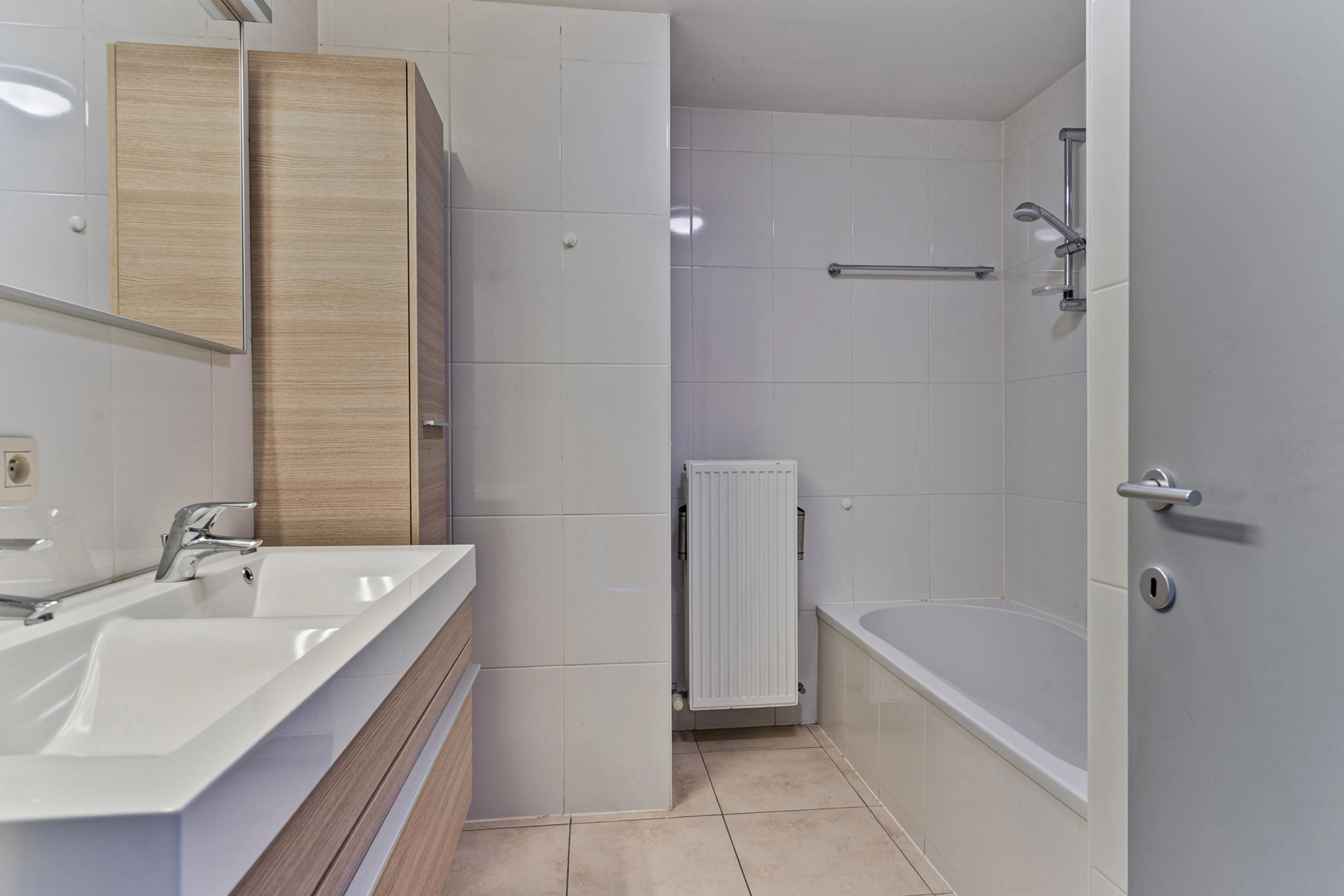 24c4c5e9141c41ee8b975450b136b989 photo