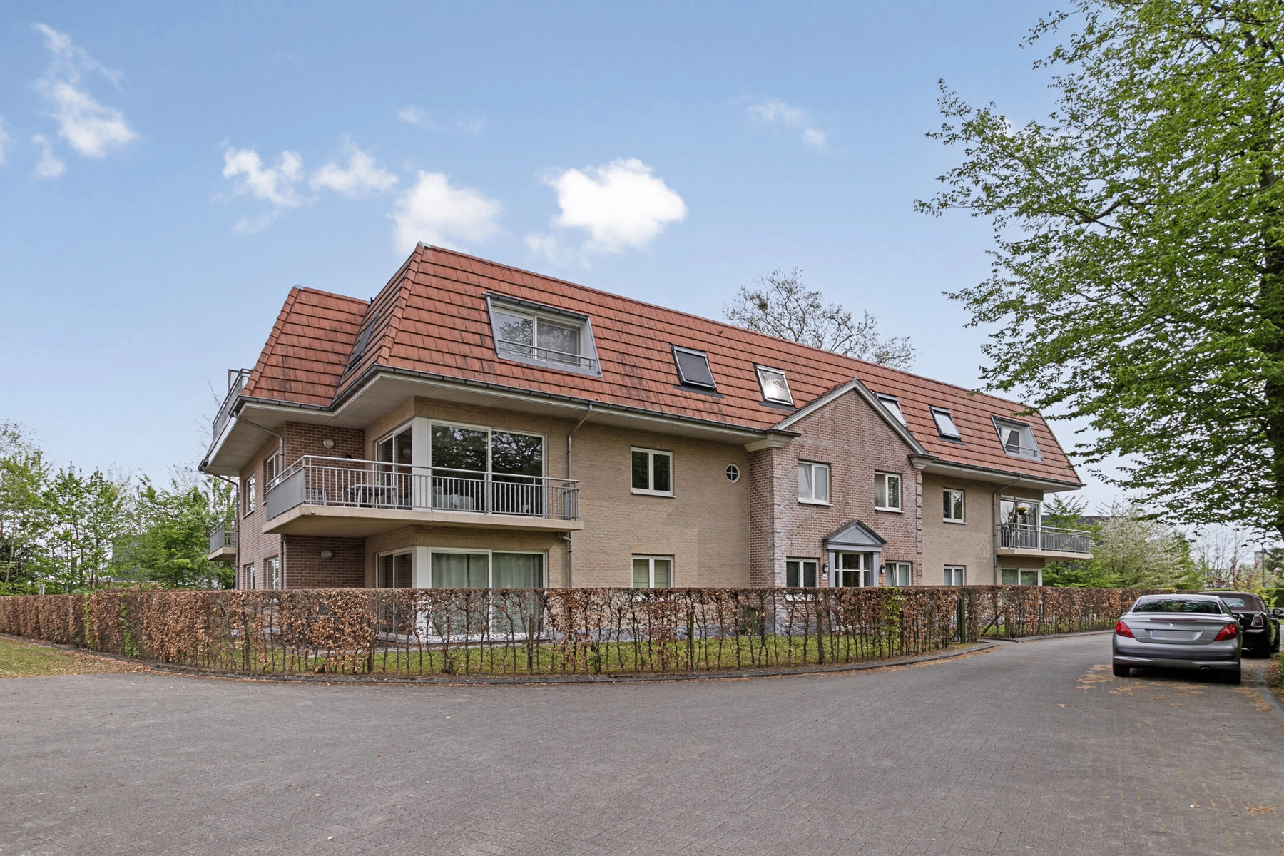 a0a4c0bc67a14ebe9b24e92f32eb5b84 photo