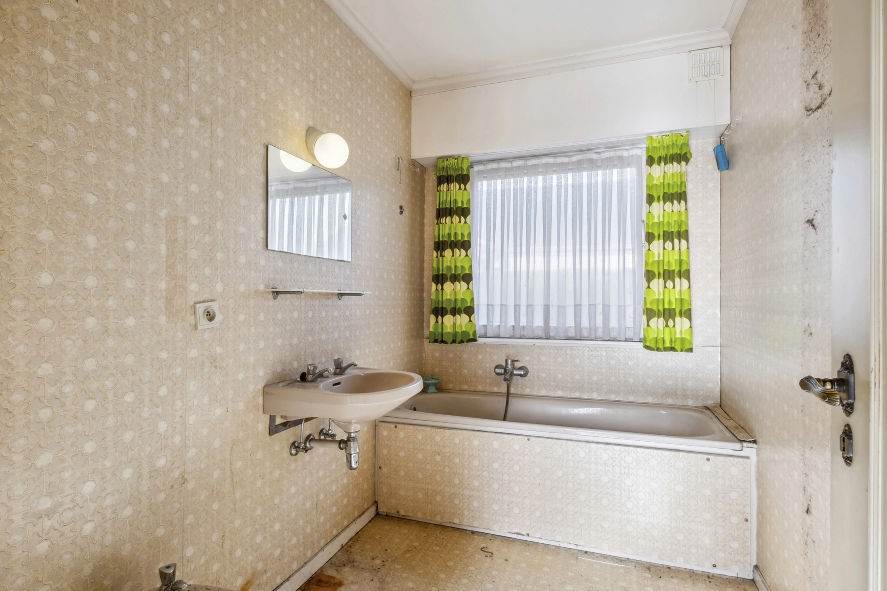 a5d740efe9b94d4f8b05197463ccbbf3 photo
