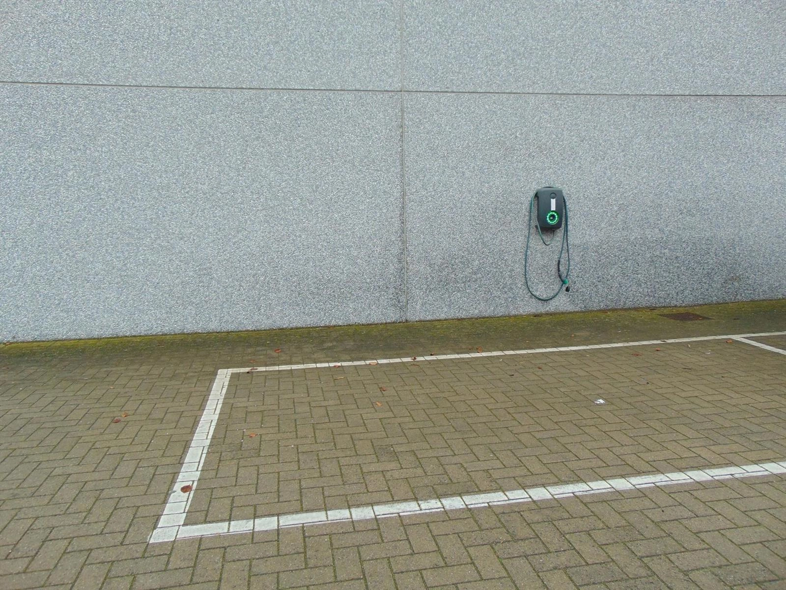 03ad1c82ae8e46b283f908a9ac3428df photo