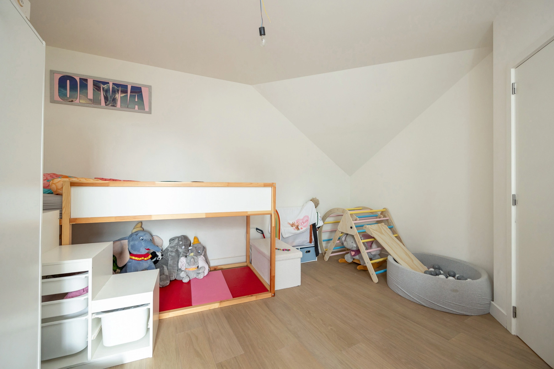 453ef99dc5594ae481ab1ec4d8498e9e photo