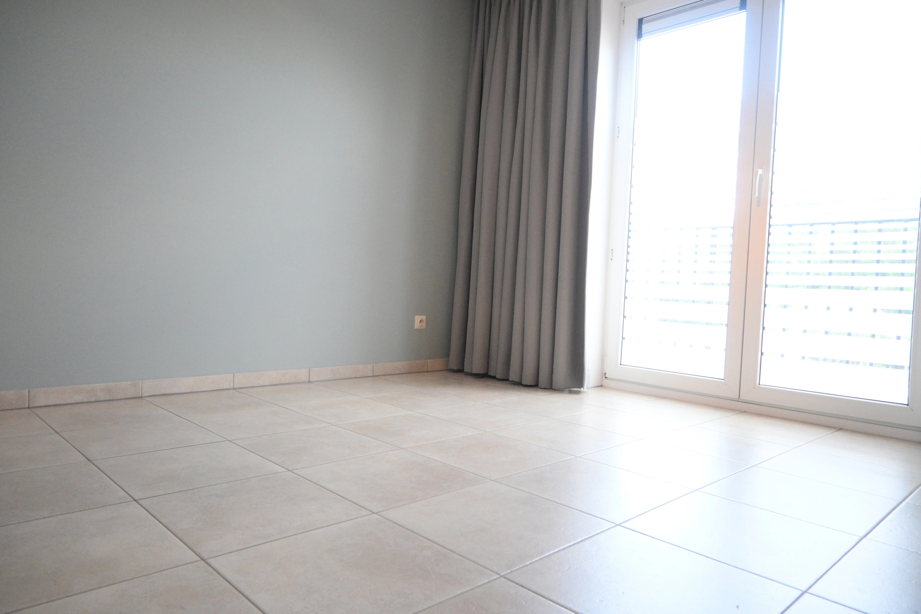 81737eed50ff463bb1a1460216657b51 photo