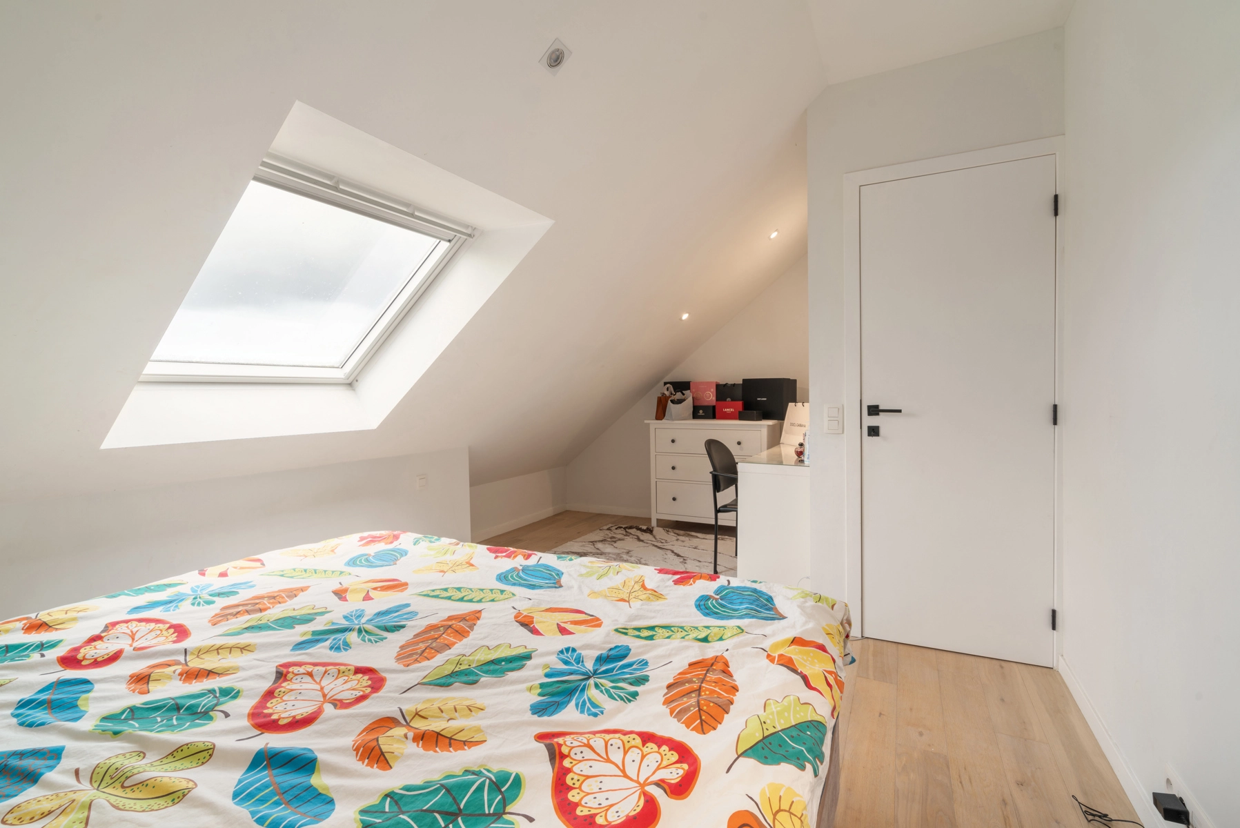 58cedc3d550d4cf7984676fbf5835e75 photo