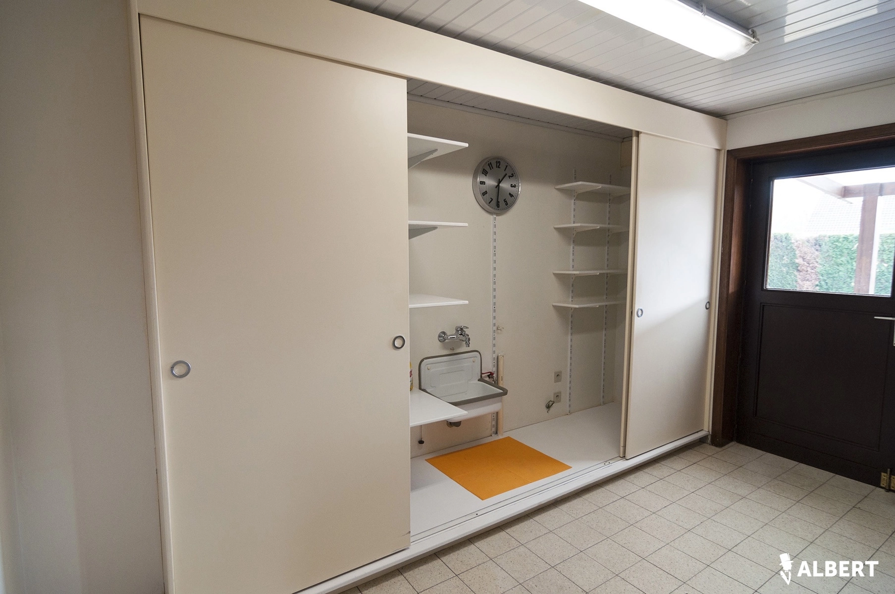 58ebd94d343a4351955b7e5f7699d284 photo