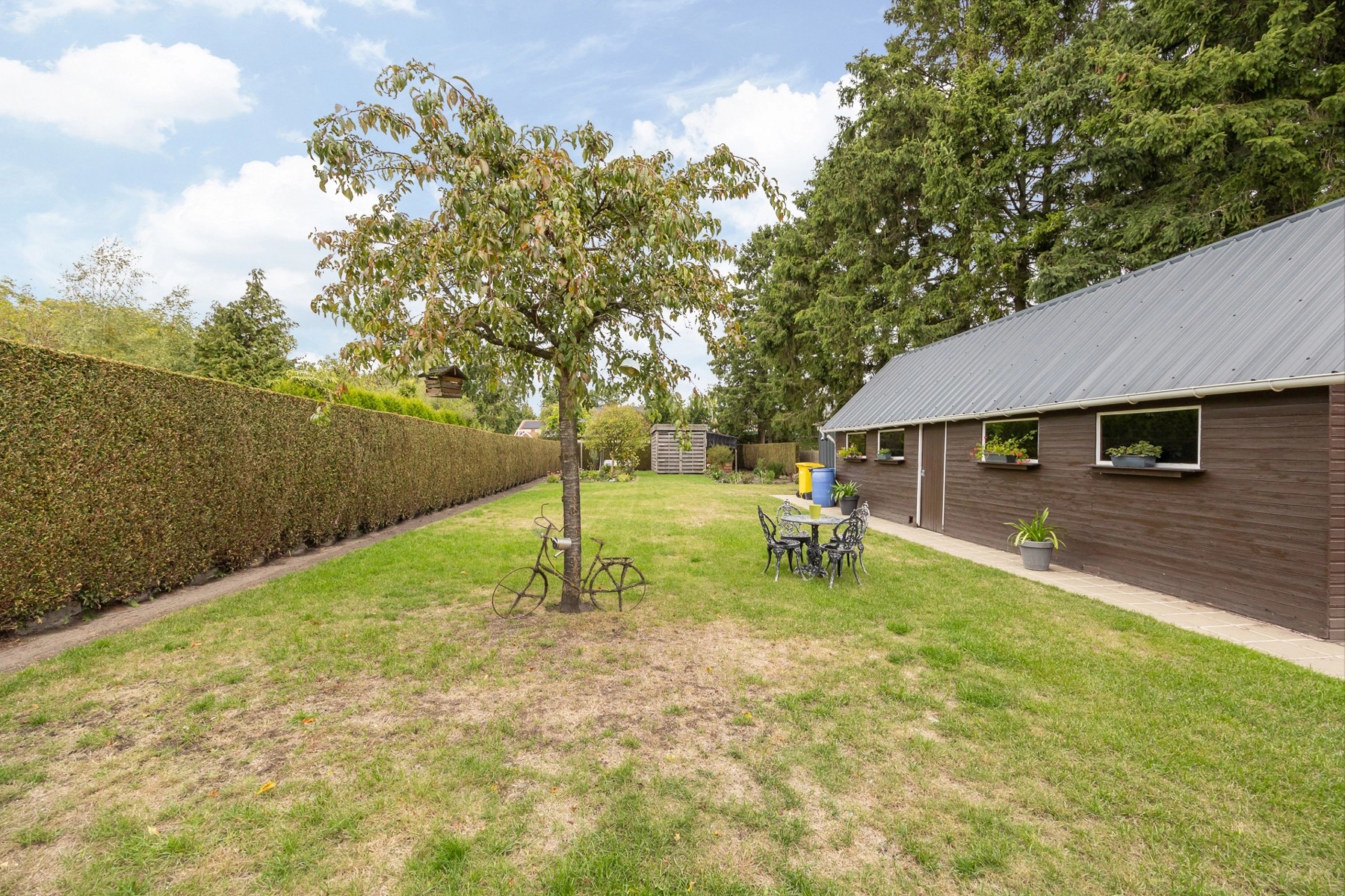 bdf83b32d0d24f7a893166c4cad22555 photo