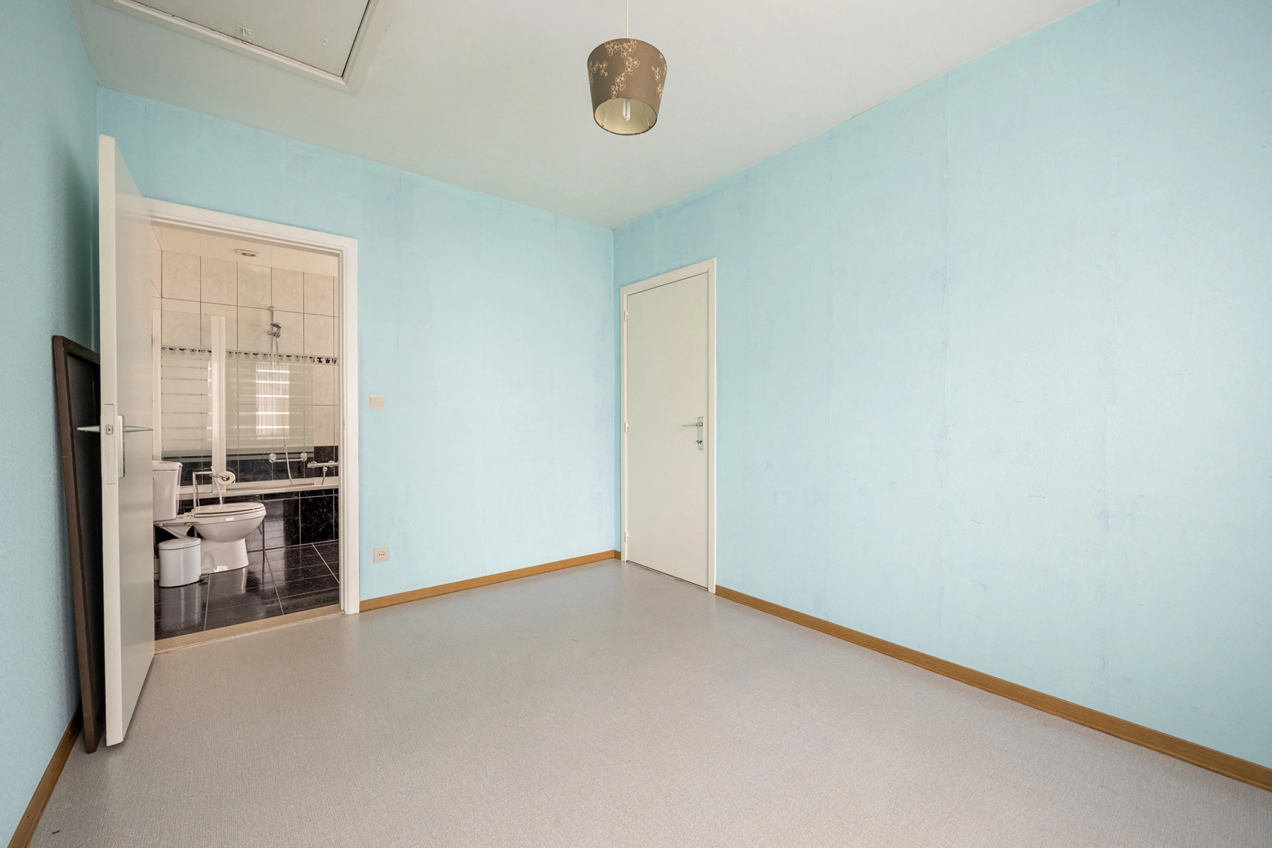 ddf619825ec8479caa70bb082178a9e7 photo