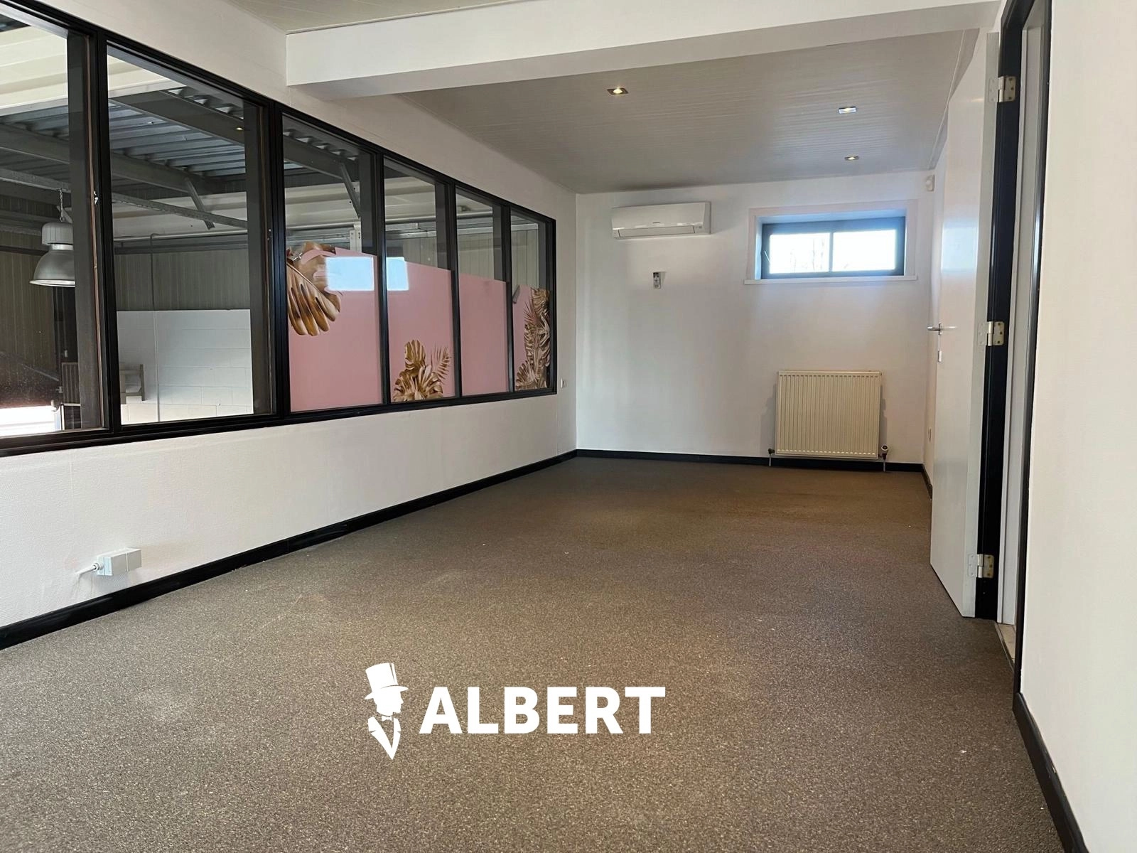 106251be990e438a9180a38f947e43e8 photo