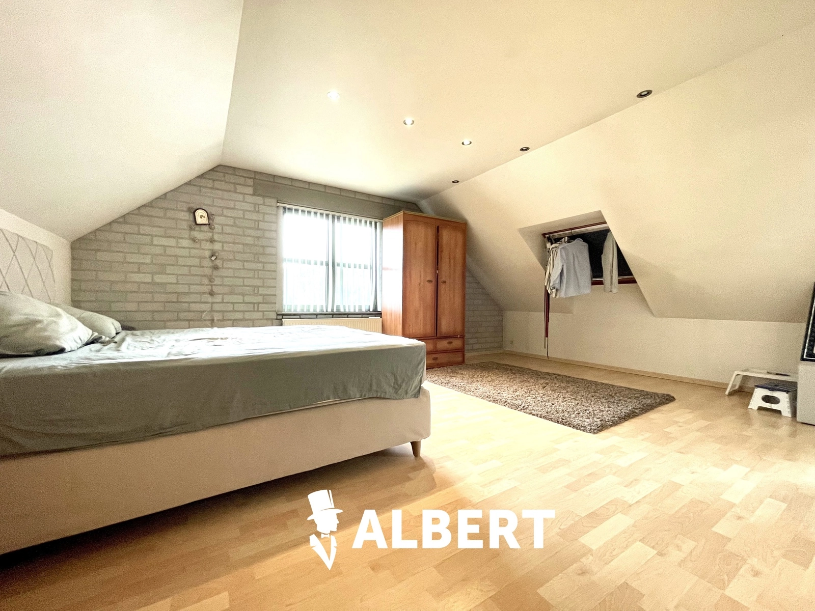 42da60bf9a8247d7a434413187d3e4ab photo