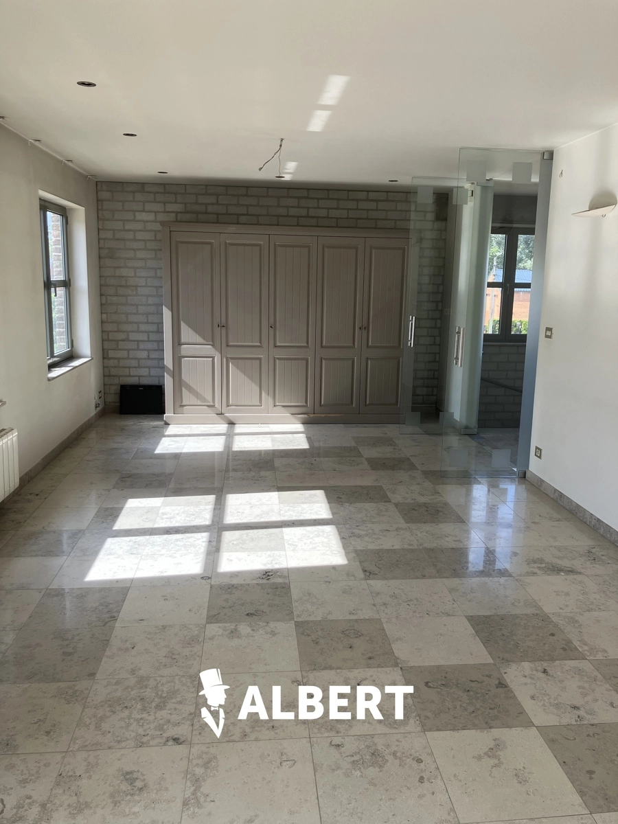 6fc56d6364a44ad6b687d816048e7309 photo