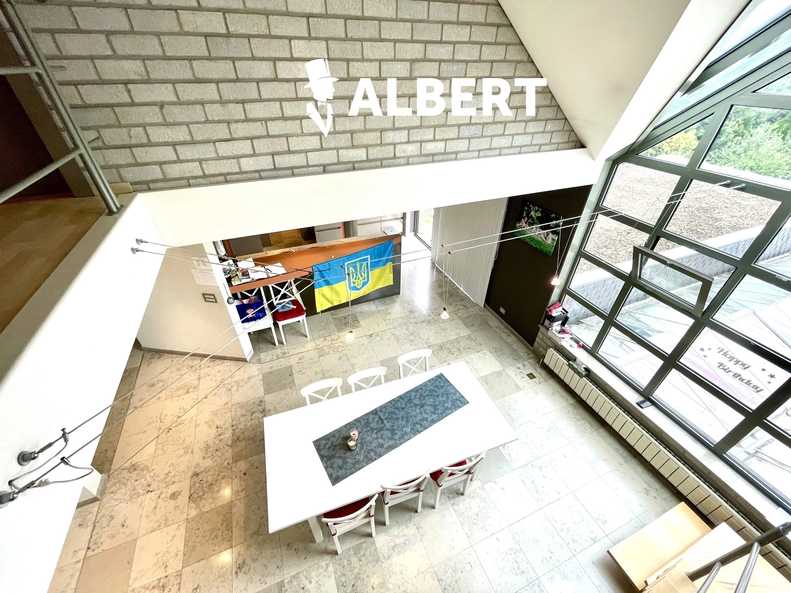 aaf6ee1fd61041ec82759e03d1431f67 photo