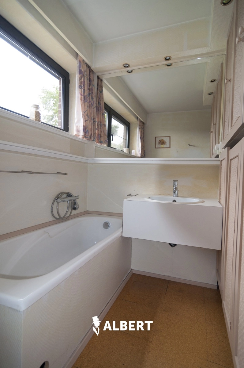 5e568293c2914921bd78d027c9a8cd12 photo