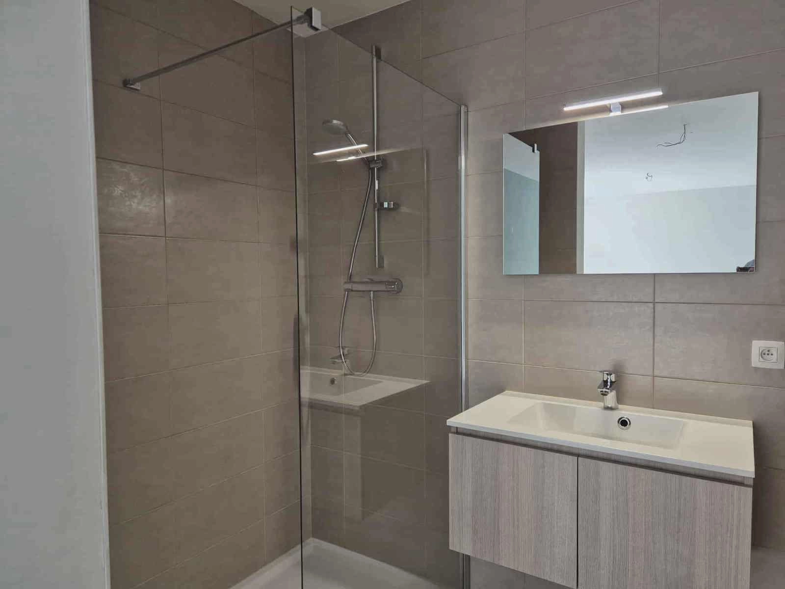 9b938adad6d94a32bb21b9664114407e photo
