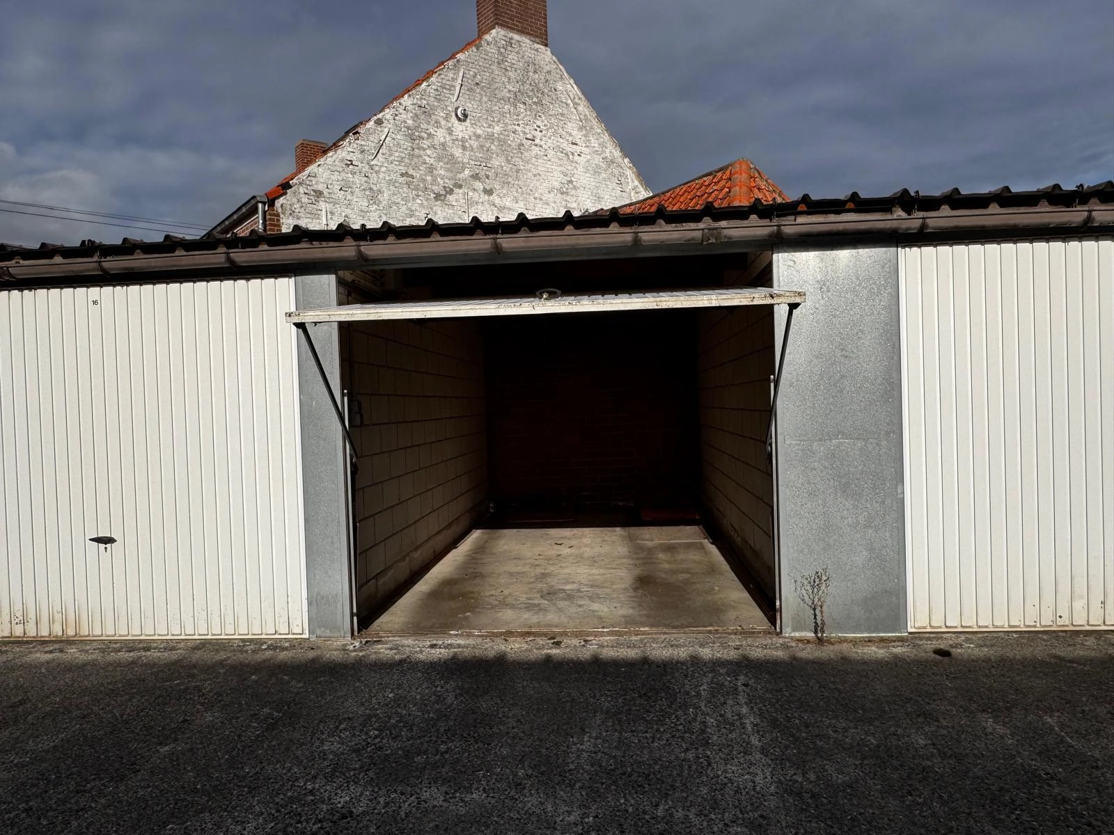 8fba47d05cbd43aca40ba76e74f33c7c photo