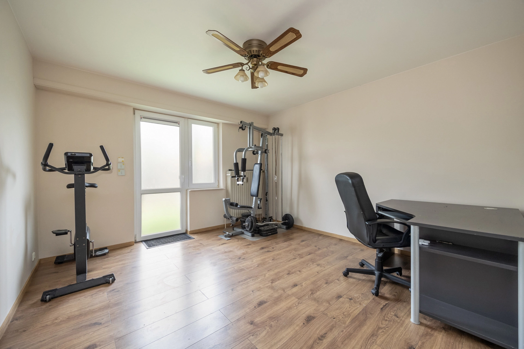 22857af5301e4cefbfd8cf17605e9049 photo