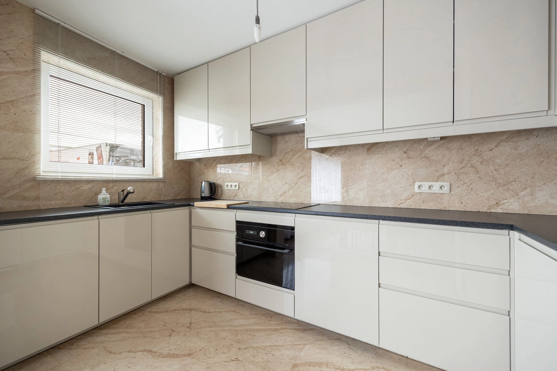 4ebe9736cf4e428ab604ccf99adfd9fc photo