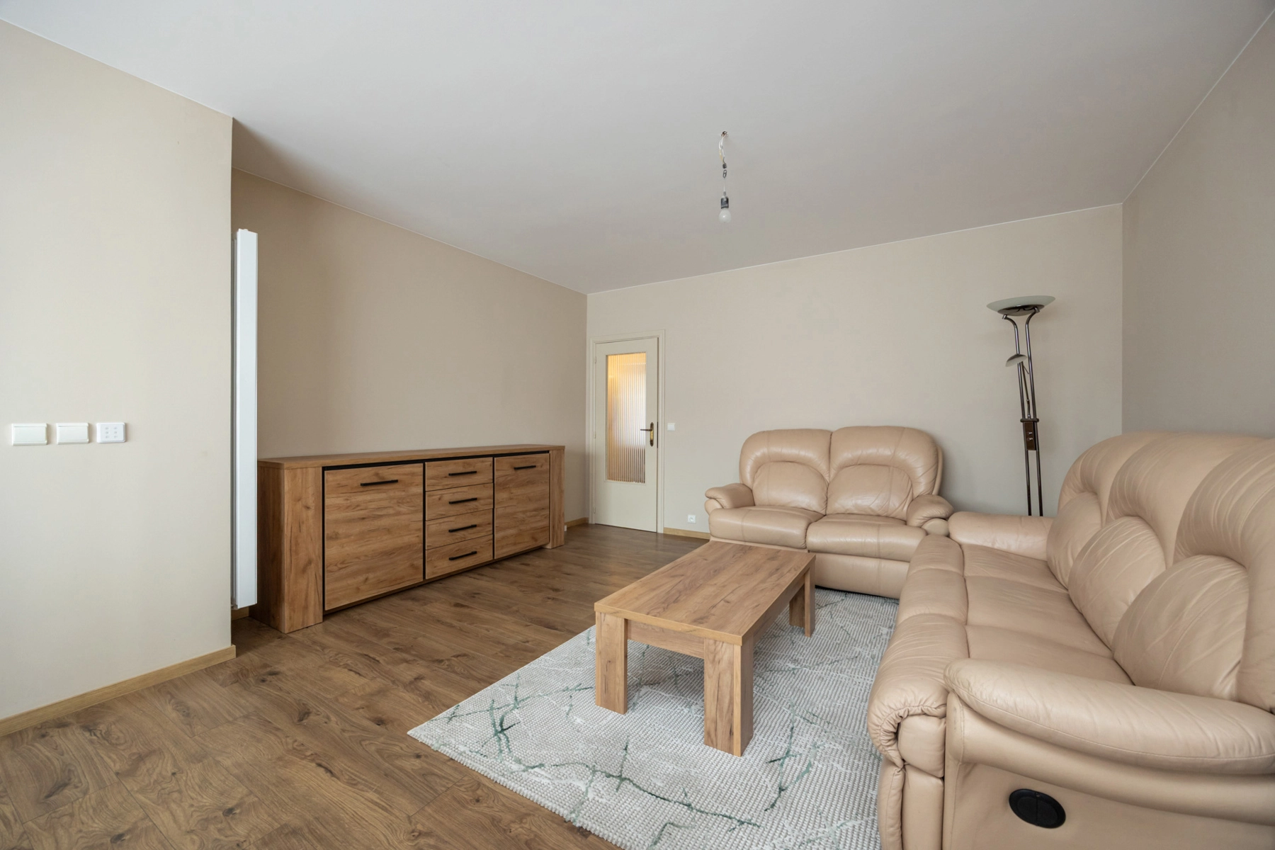 c3a3dc358edf44299278fb5cdba63b5f photo