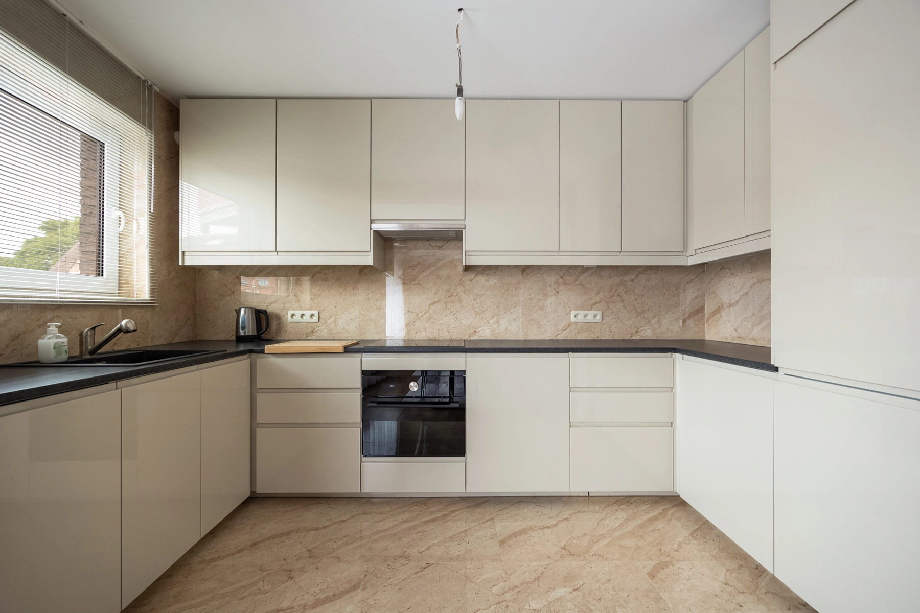 c3bf14b0f7c04845b9e5bcf5158adf9e photo