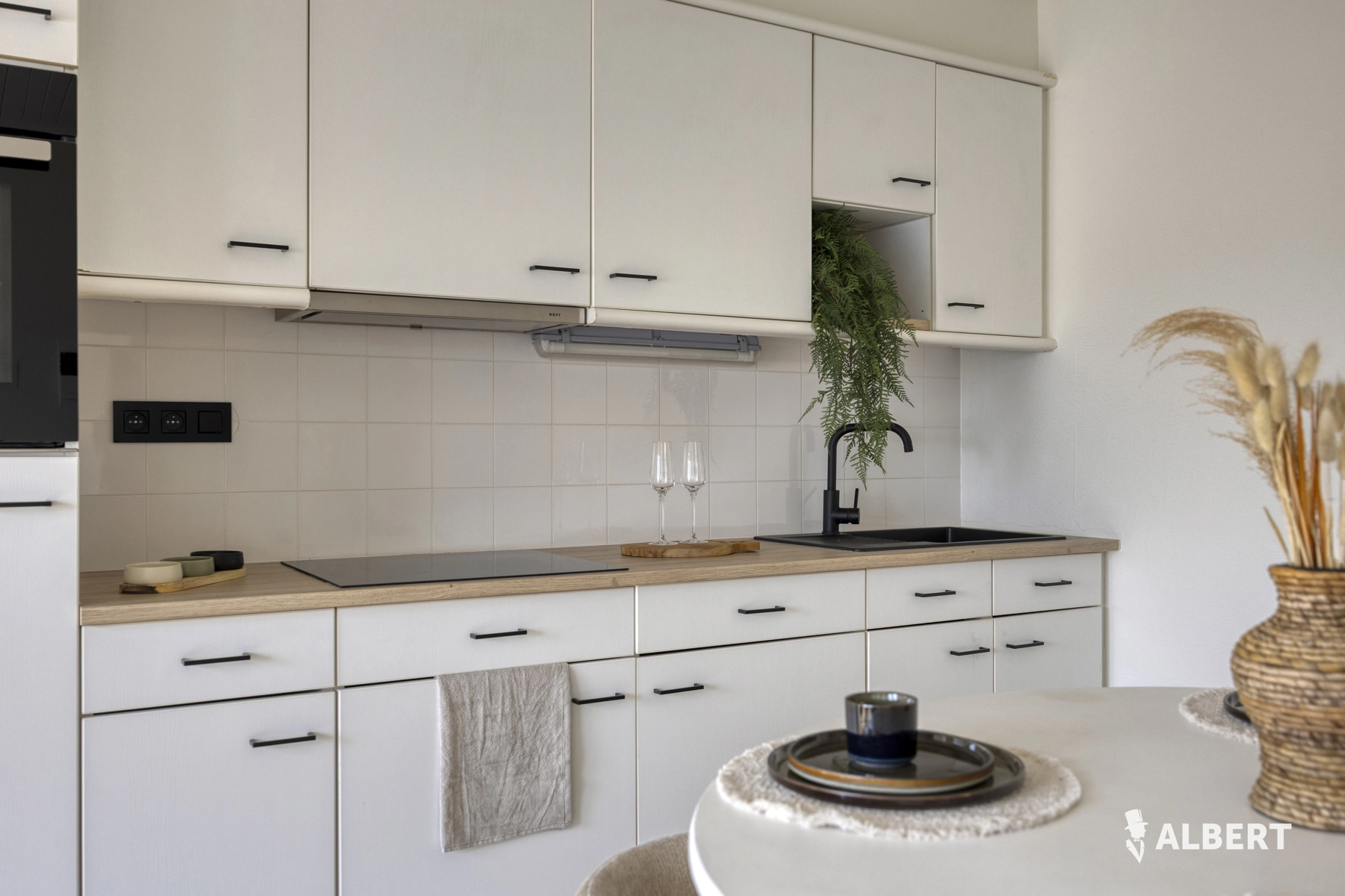 1e270da6e9894eb8951635fd18a557af photo