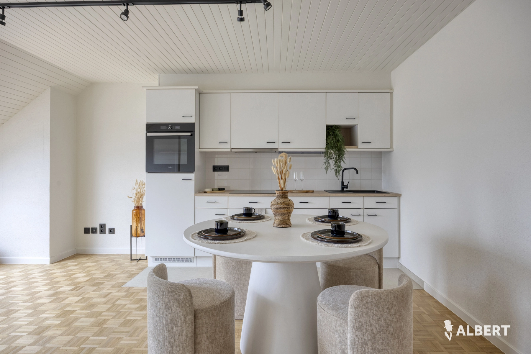 a2d5a41a1e184a0ab883da875614a80b photo