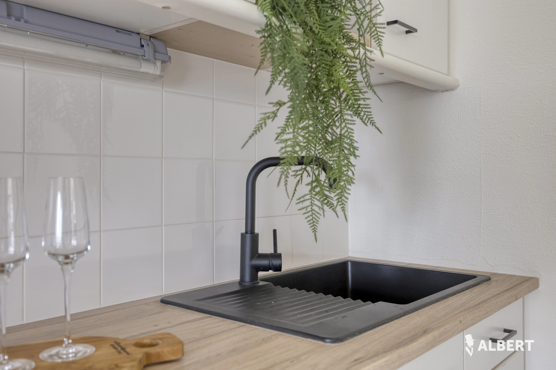 ee9435dc229c4865a8ac6c86f1c3ea08 photo