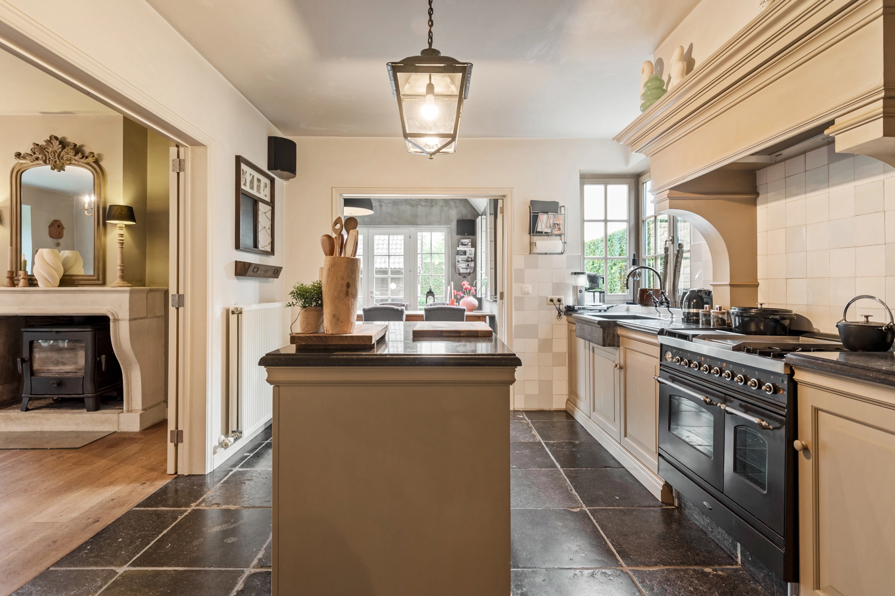 008513ade8374f34ba8b34161a590da6 photo