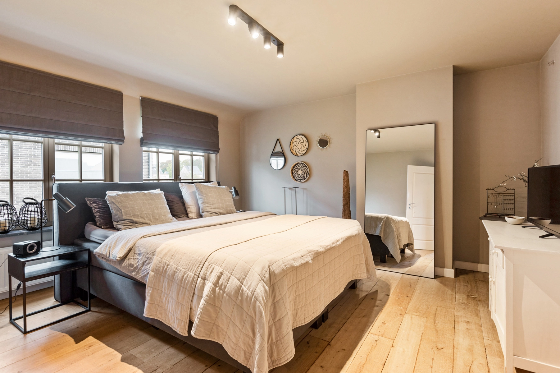 2432916c43f546fe927790ec39984d73 photo