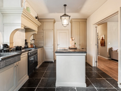 44b4f65a23cf4c82adc857c21266fc37 thumbnail