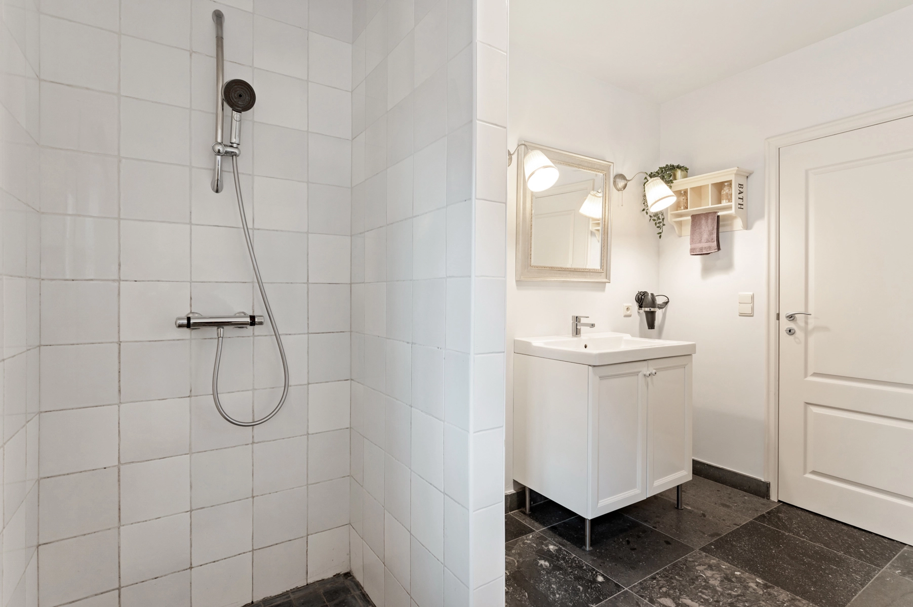 7ffd49b889ef4bc6a5ae794eb6e721e5 photo