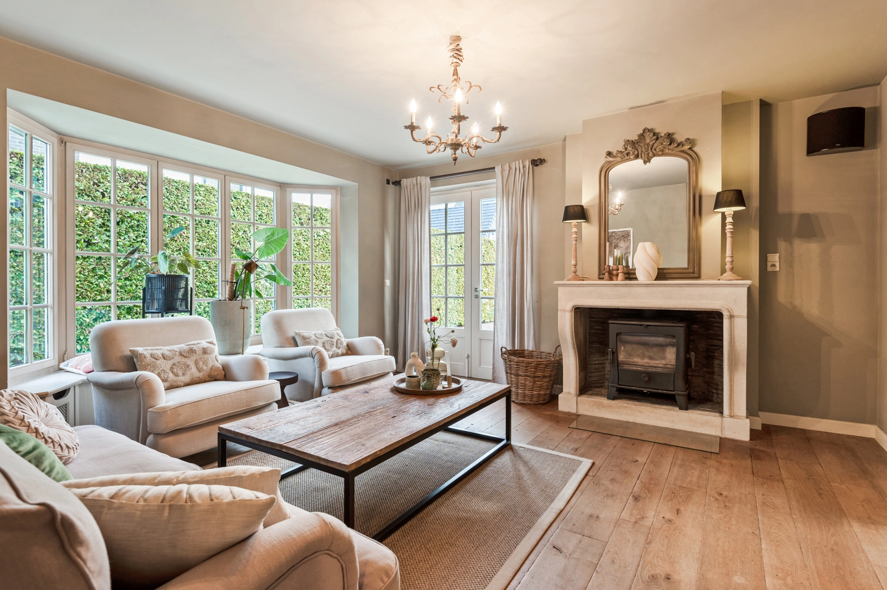 862cf1b3a8784ae9bbc6b3243343255f photo