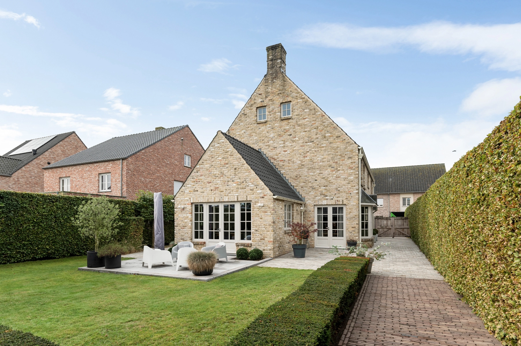 b72d1292c7e448c1857a613bf840690c photo