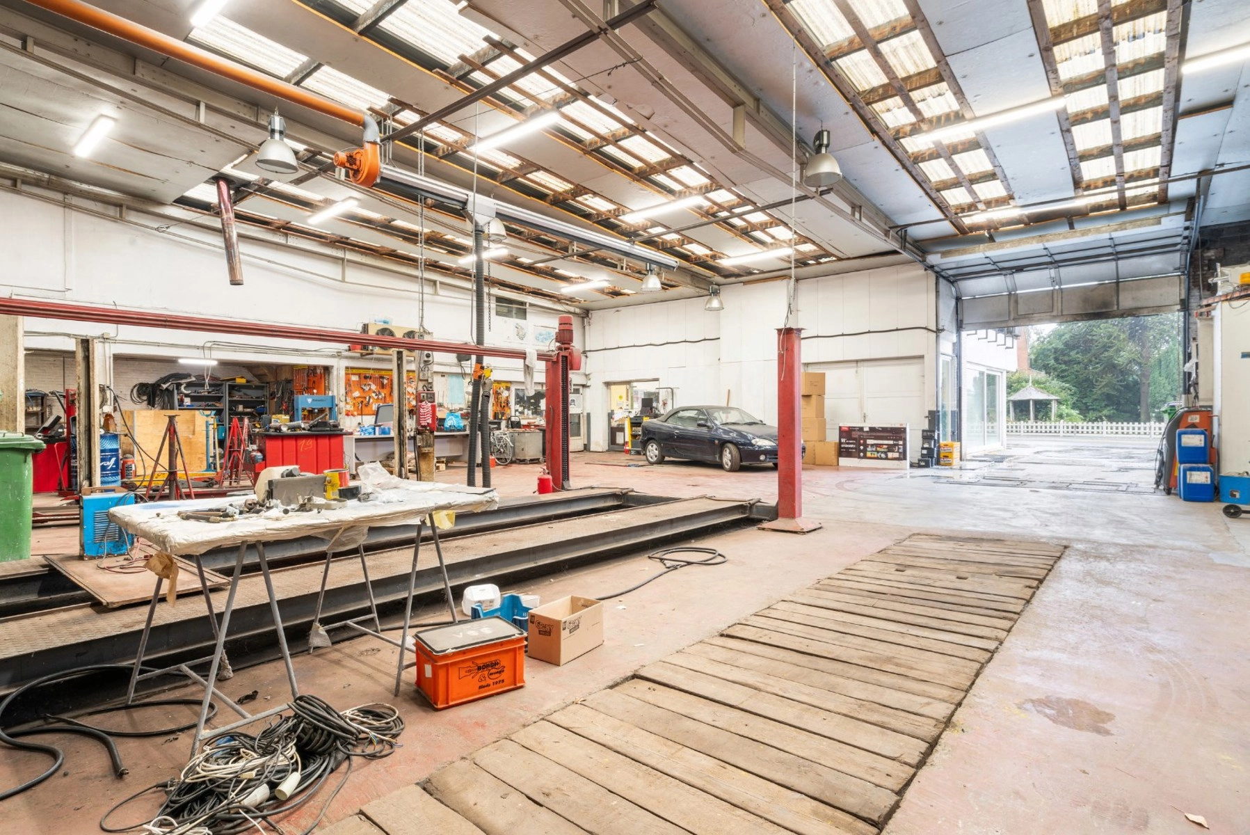 9cb781ac4014403a94f850eb649566f2 photo