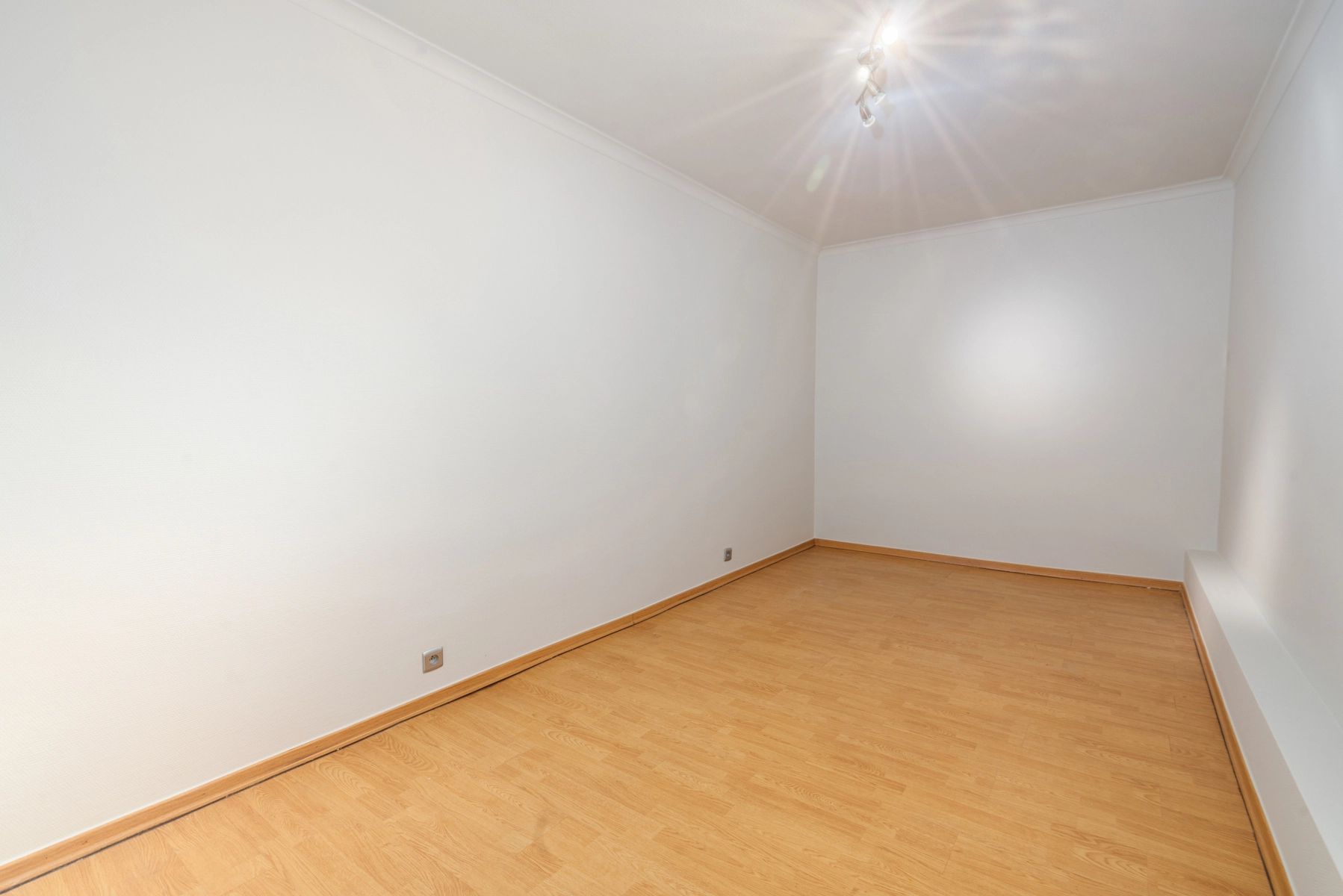 15c5b95bcc964377b55465f7b78a9c2a photo