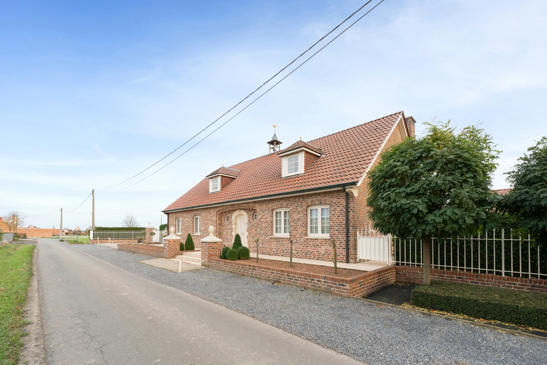 27d4b5d9683a42a2a929a0671bcad538 photo