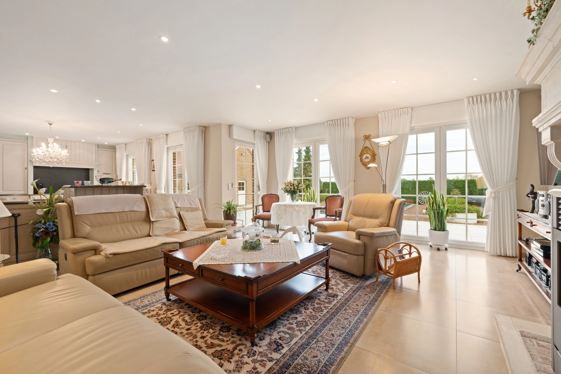 2a549da163f341b8990bc2225d86a126 photo