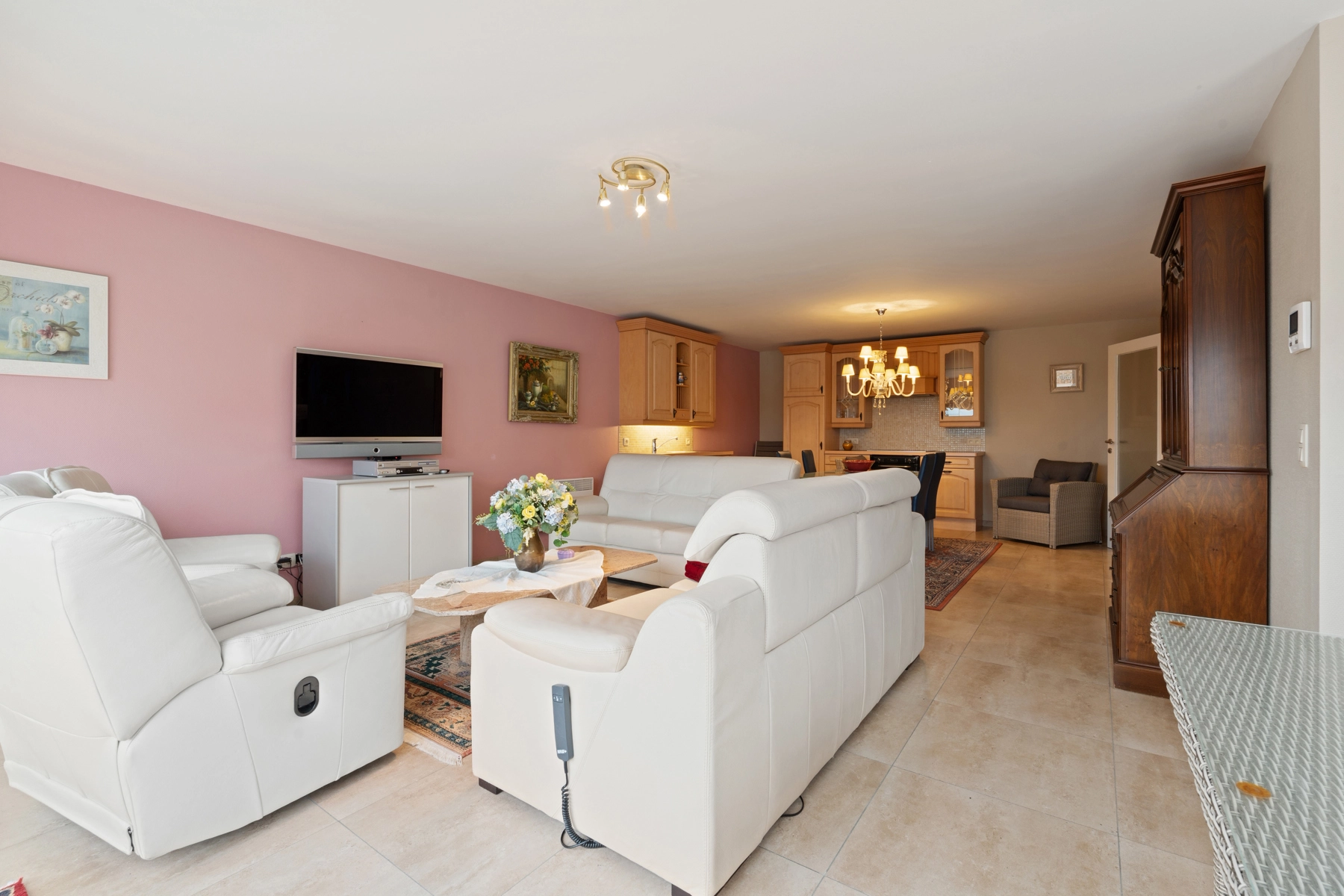 57813c6d03314cbcaf88f9270875d587 photo