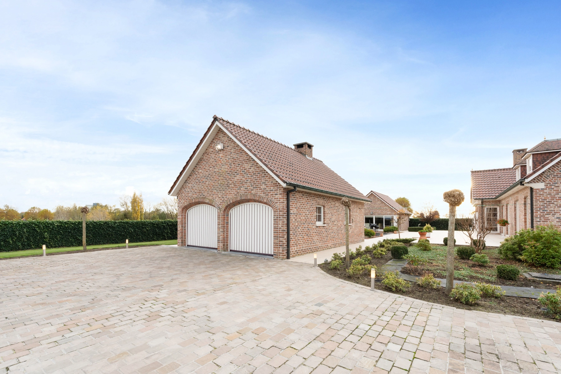 5e3ae722ae234097a8ceb0fe7e444e28 photo