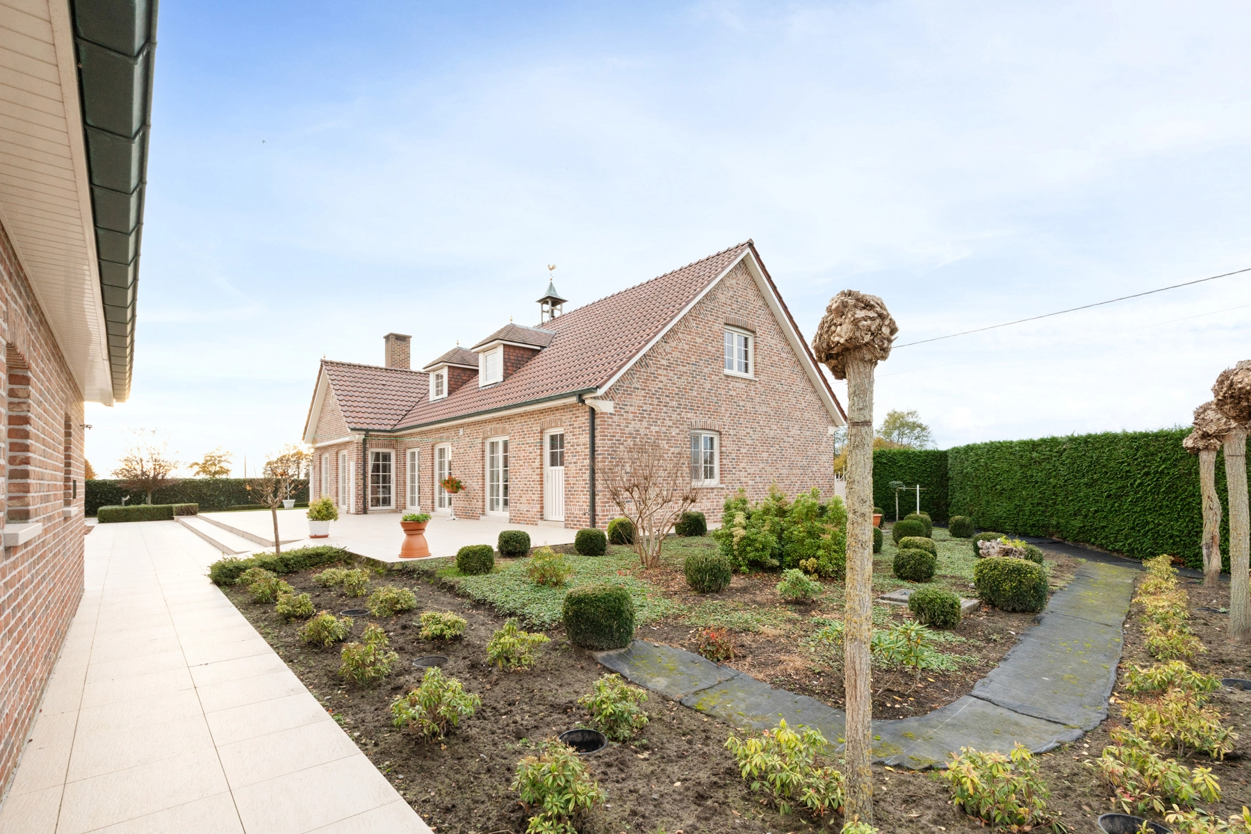 b82177db39814334b3250f44daf1599a photo