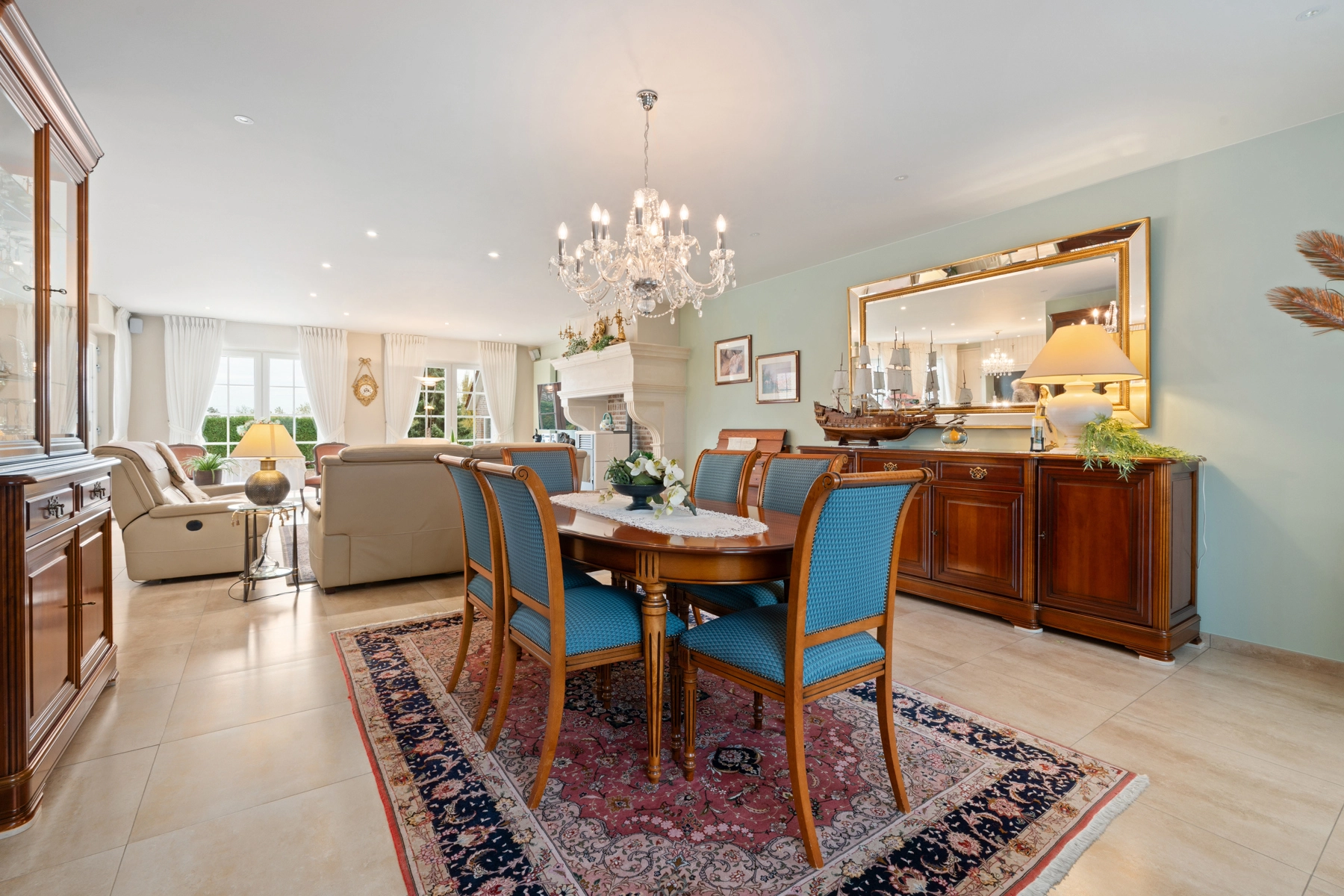 cf3429bbec1940ed999aaf164ca142b3 photo