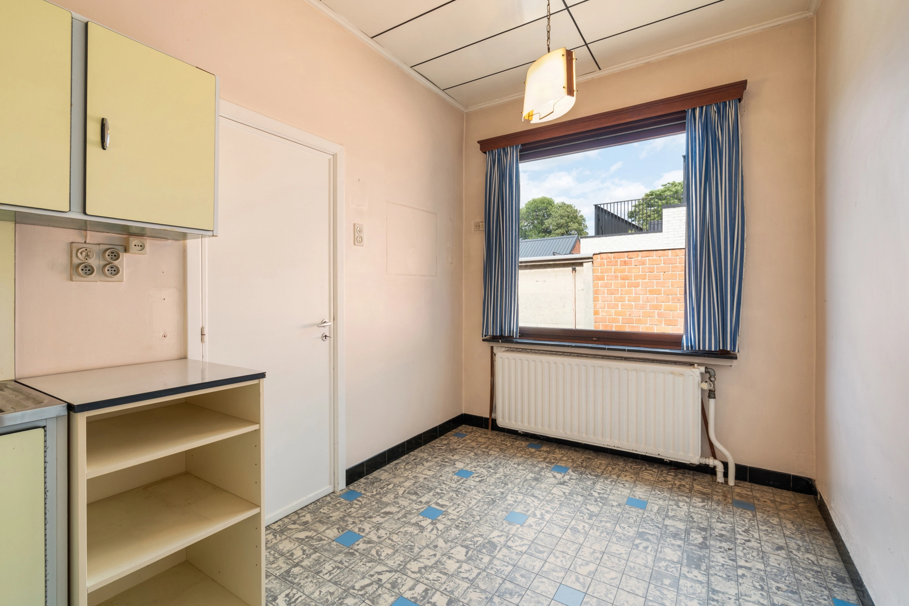 cb9210d798fb49e587b1d1818bf10613 photo