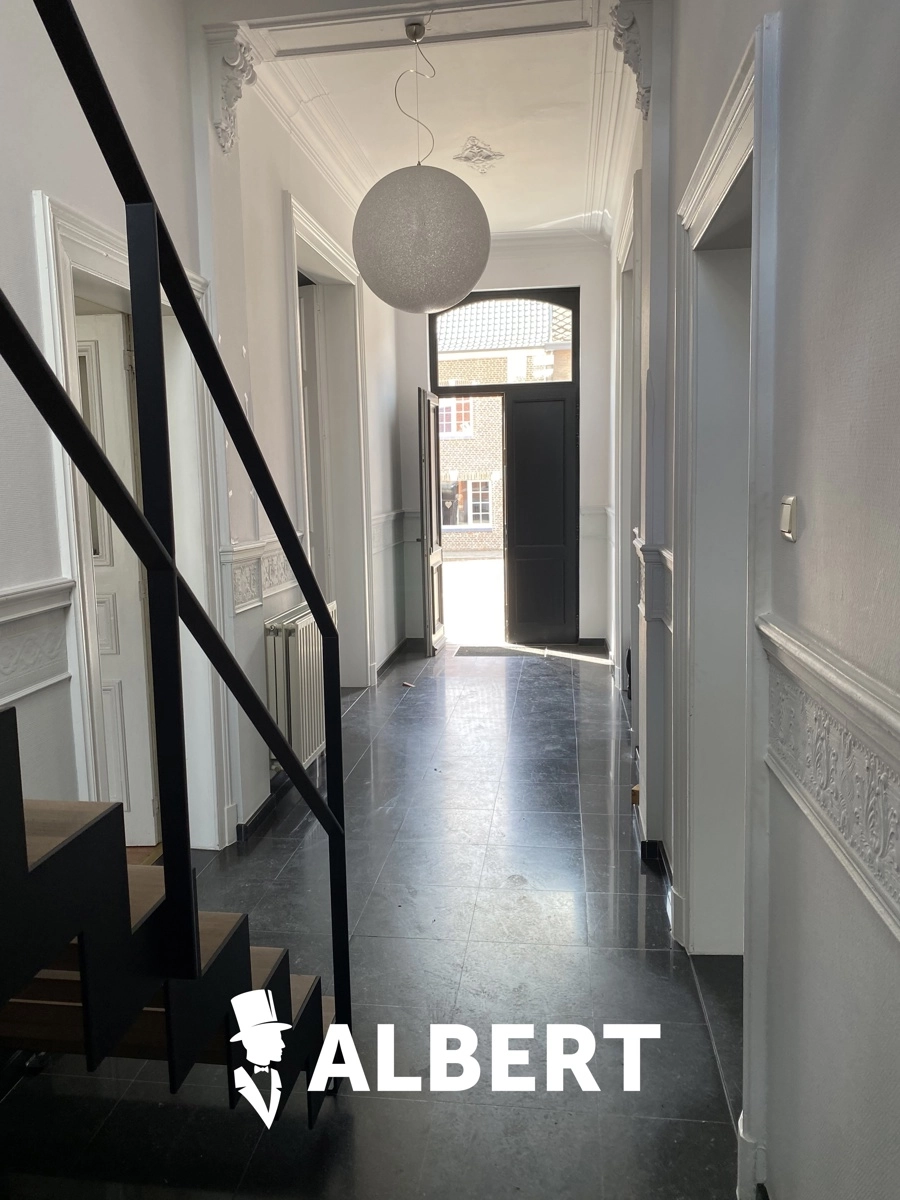 63180e1a5c4047d3b19212a00af60183 photo