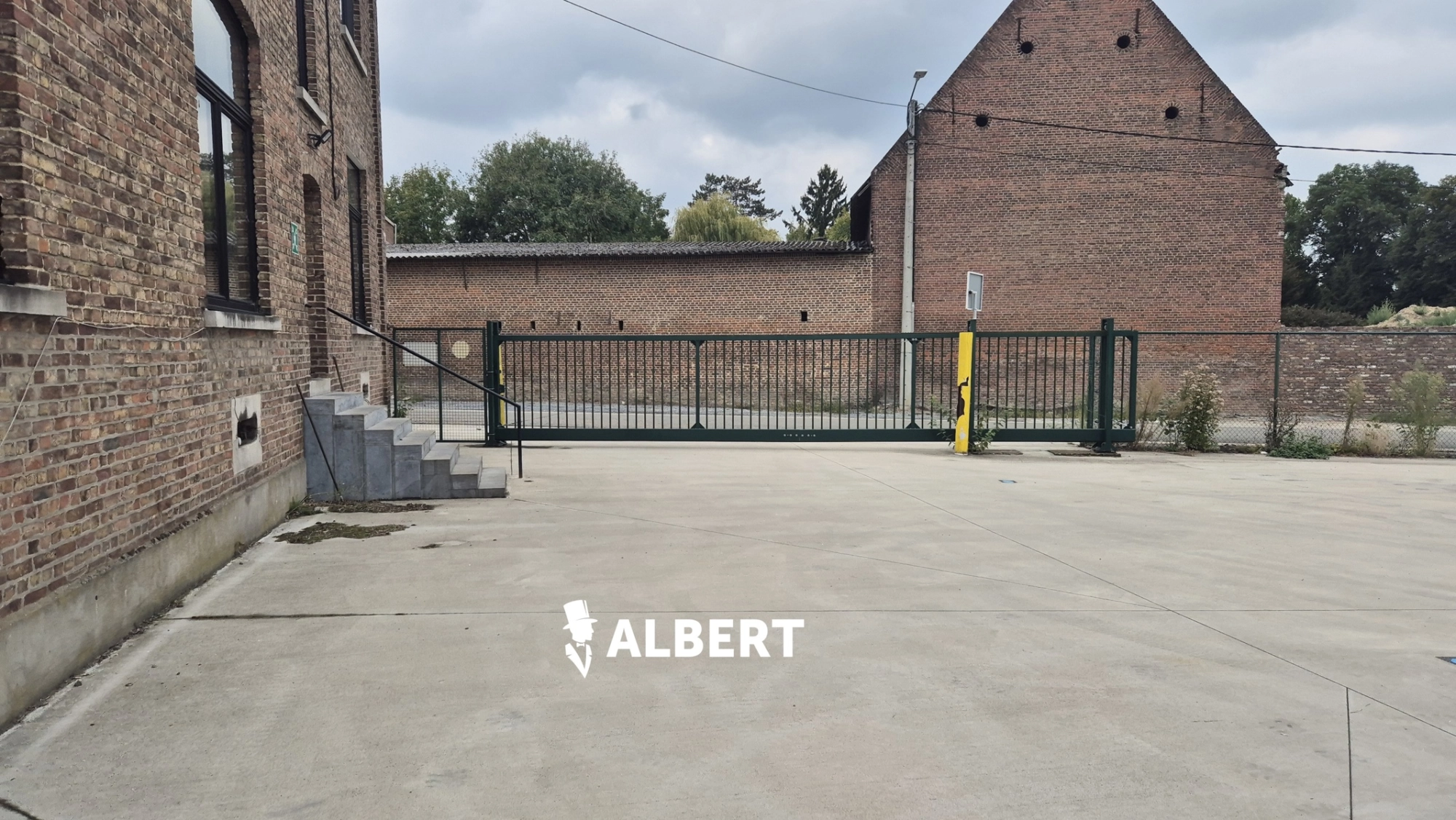 f62897e09eff4571b040f68433d80a74 photo