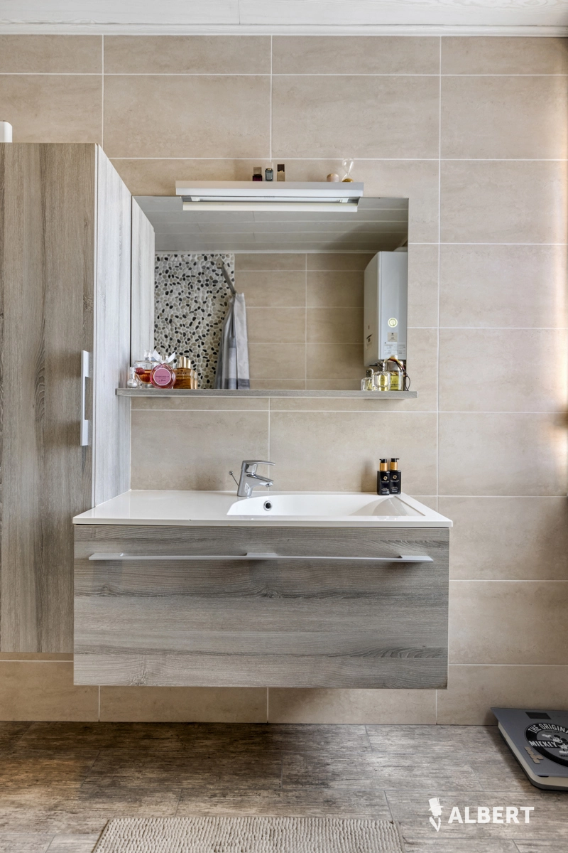 418164a4aa3740f4b90d20e2c7a4da52 photo