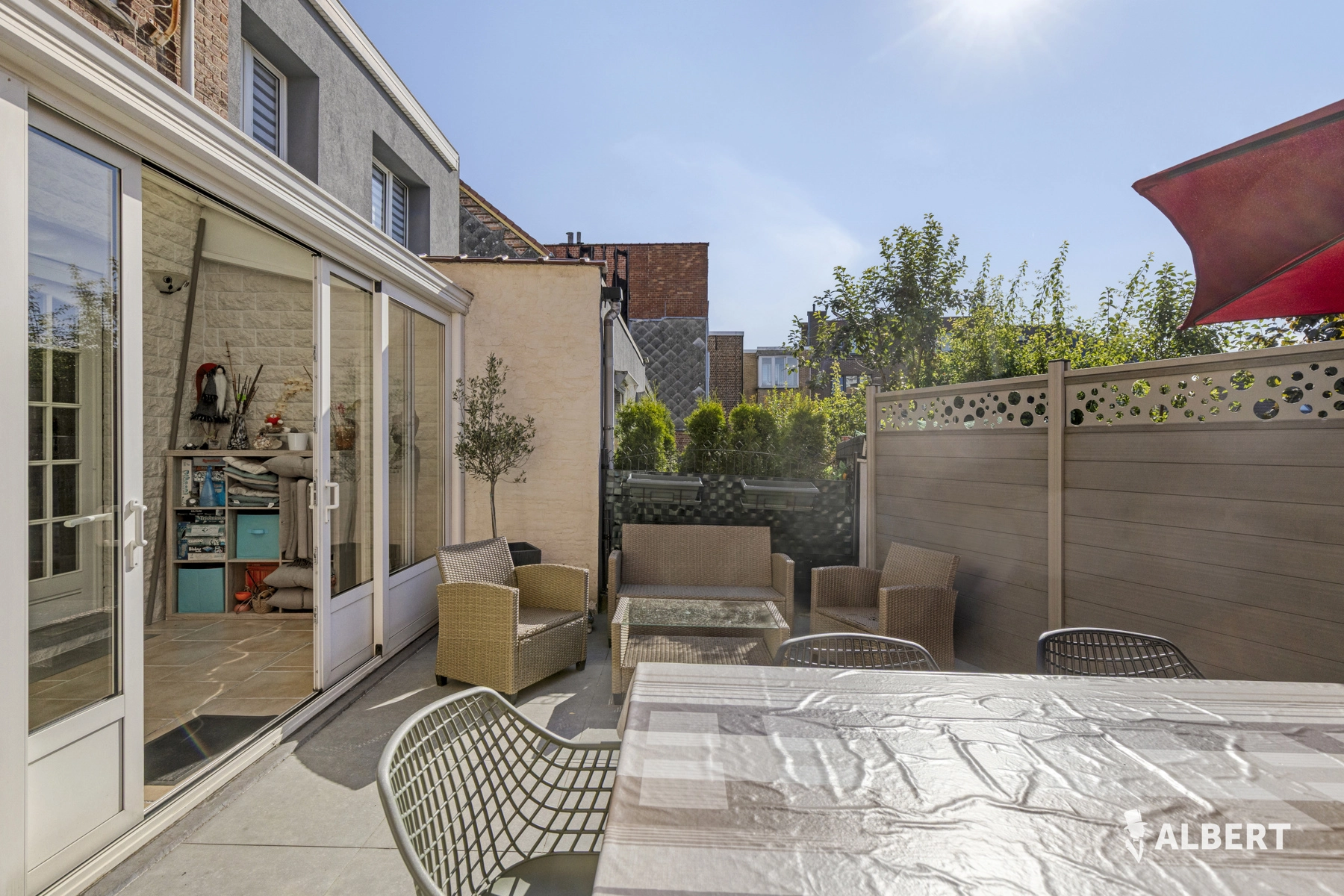 5169d323a11d4253a3033e2316492ff8 photo