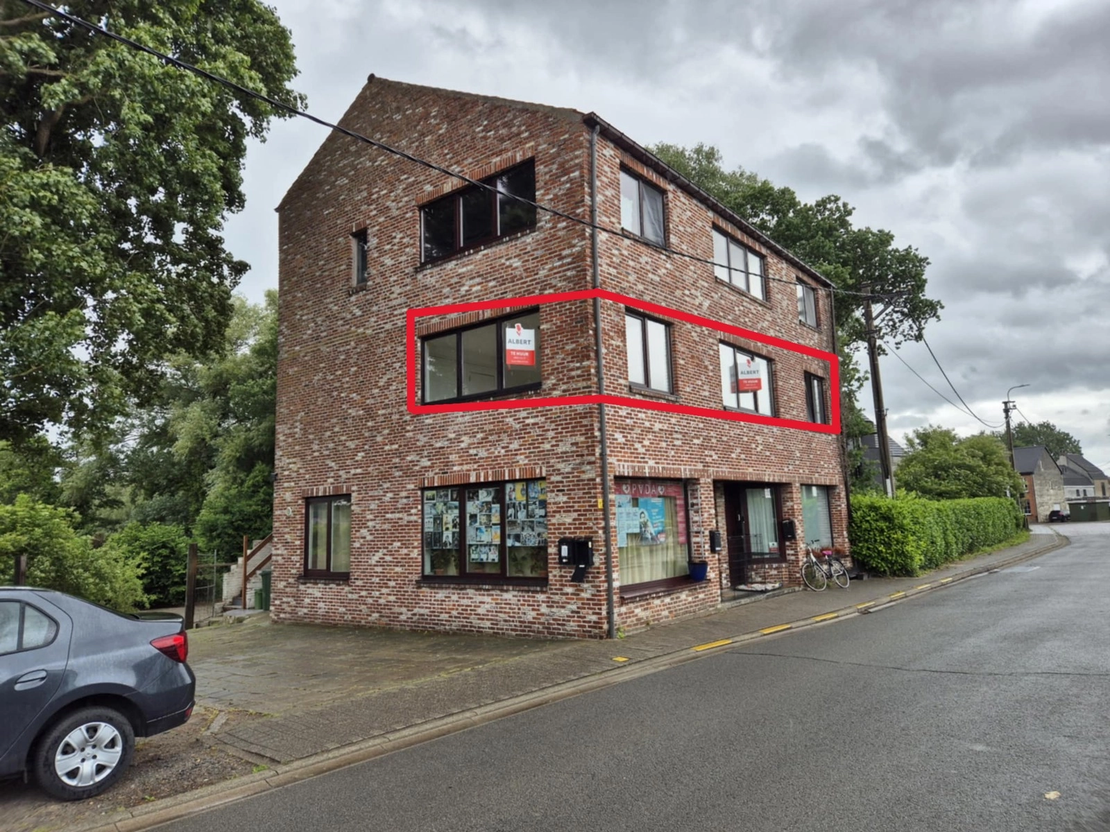 2972f9fd9c194851b58f3c60417fd668 photo