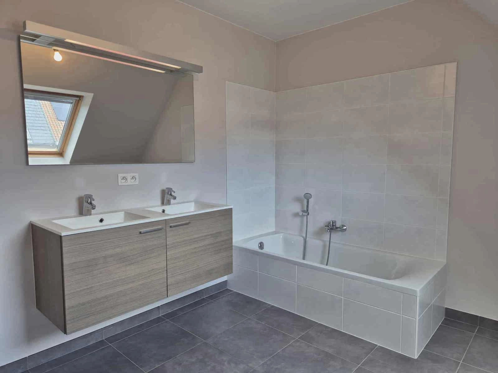 4671c7d034fb4c71b057b03042bea8cb photo