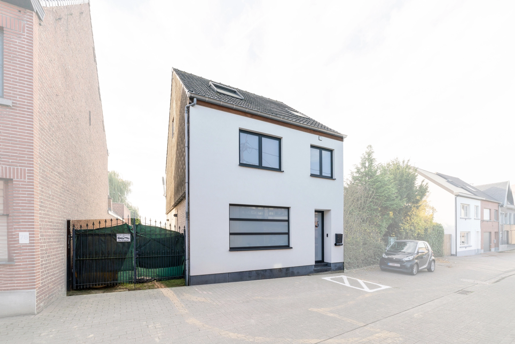 272f6504a591424d8bb0b8e2c2d21e8b photo