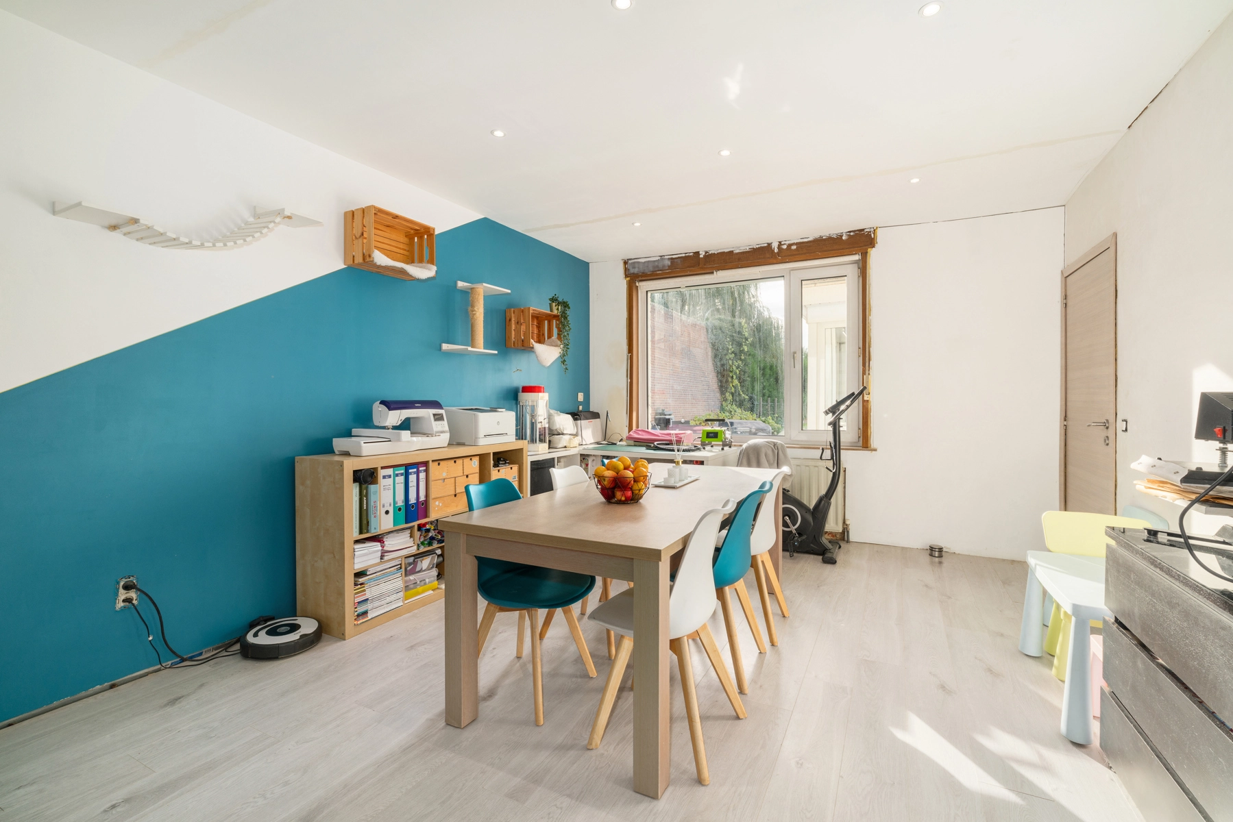 37098f717499445a9cf8971997b43c29 photo