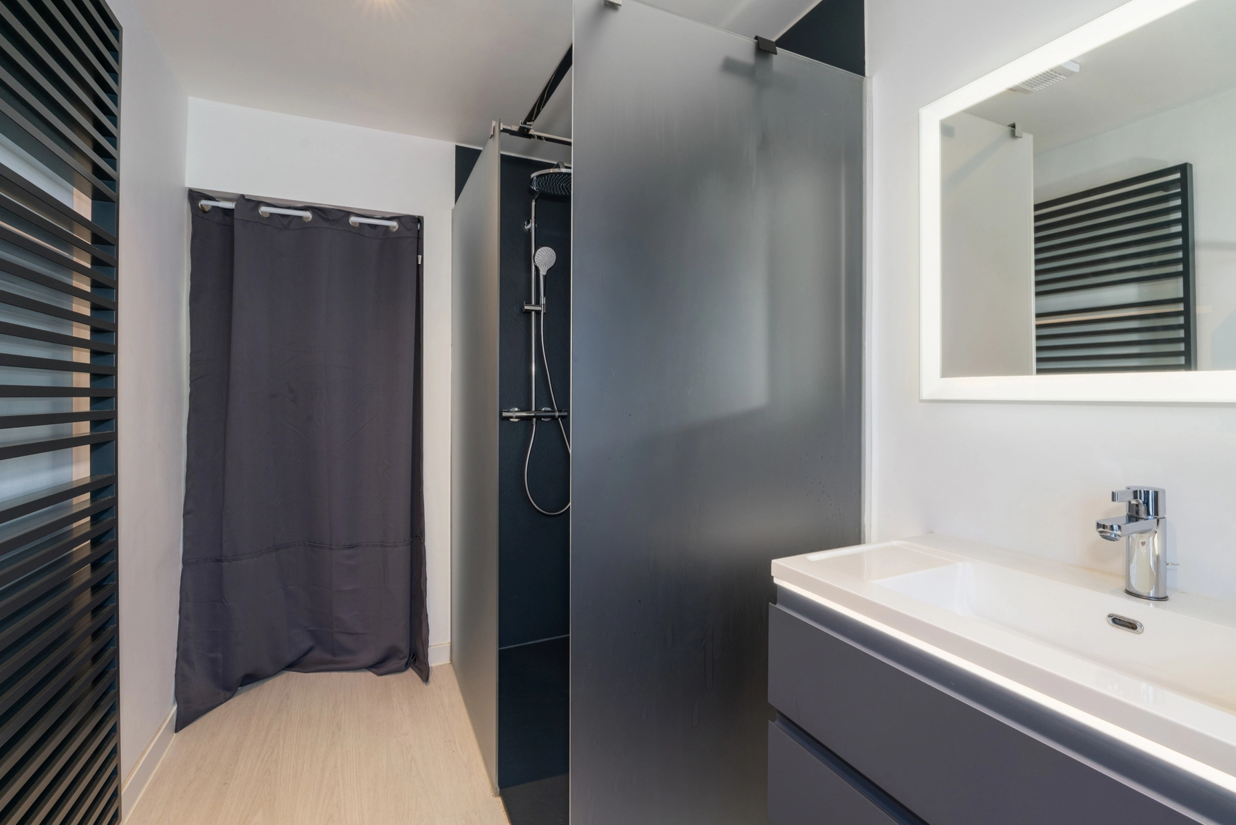 4f748dc07d70423c8b6a08eff8b10a51 photo